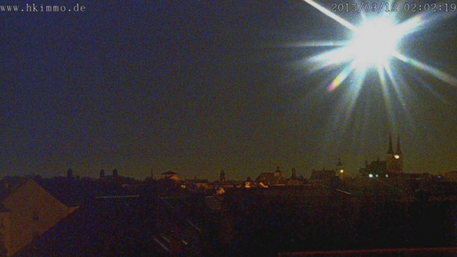 Mond über der Stadt