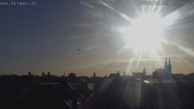 Hubschrauber am Morgenhimmel