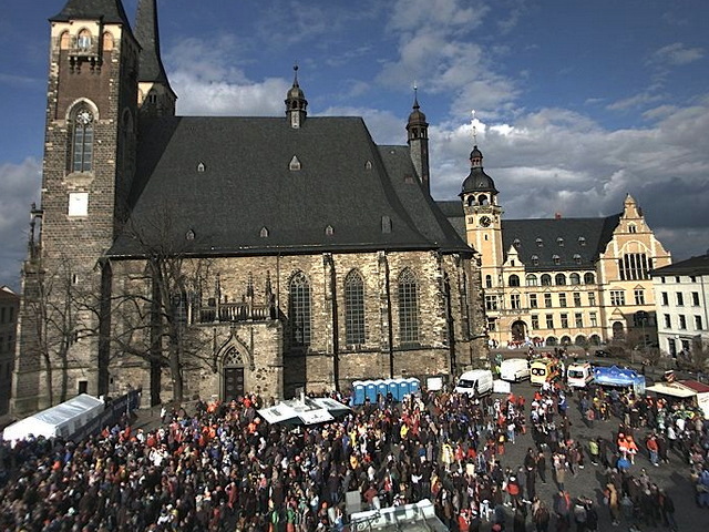 Rosenmontag 2024 auf dem Markt - gute Stimmung und voller Markt