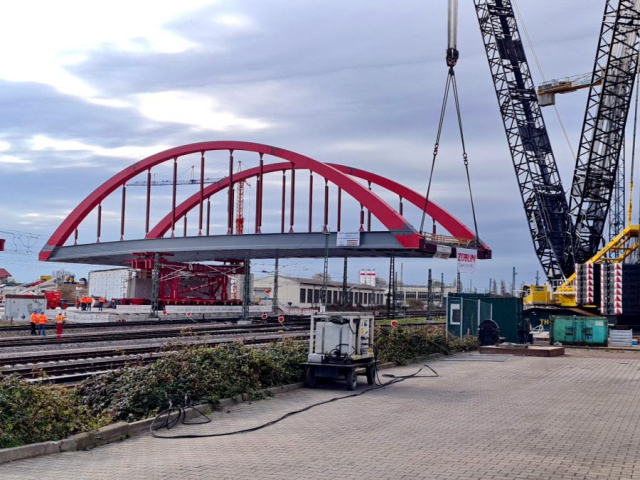 Einschub der neuen Brücke in 2021