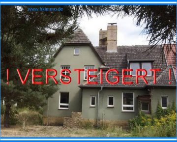 Kleines Schloß in Wolfen wartet auf neue Besitzer, 06766 Bitterfeld-Wolfen, Zweifamilienhaus